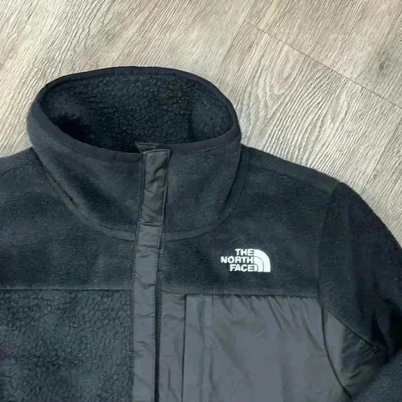 The North Face Girls’ Fleece Jacket, Large (Size 12) - Picture 2 of 12